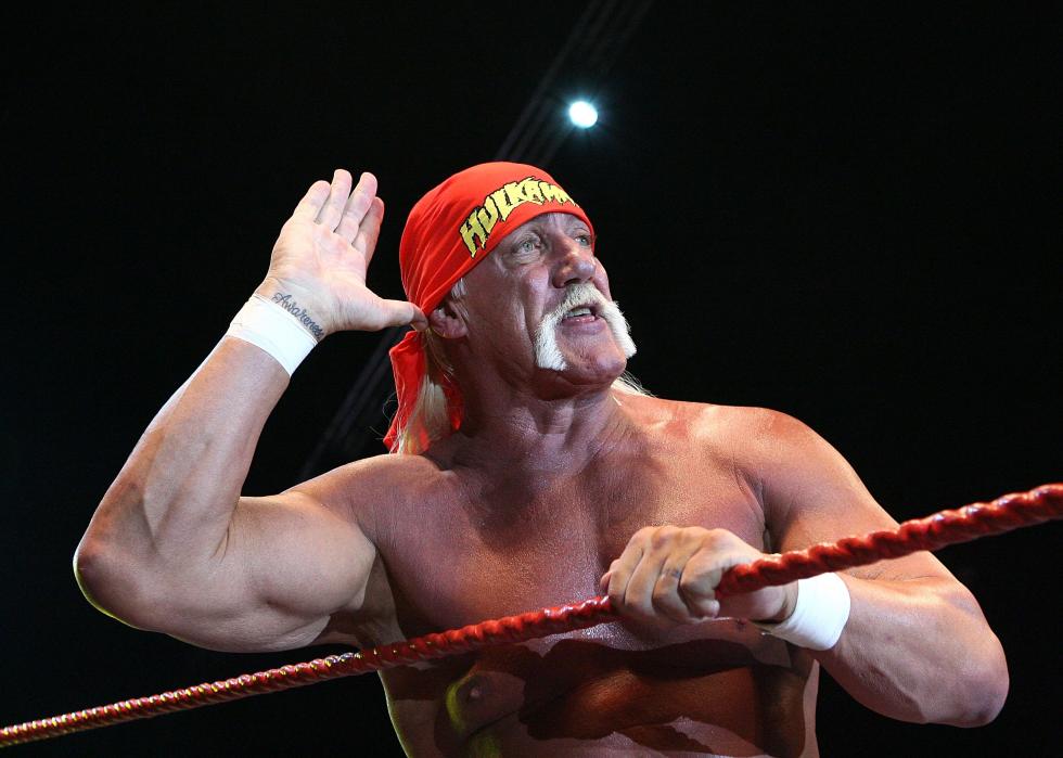  Hulk Hogan gestures to the audience during his Hulkamania Tour 