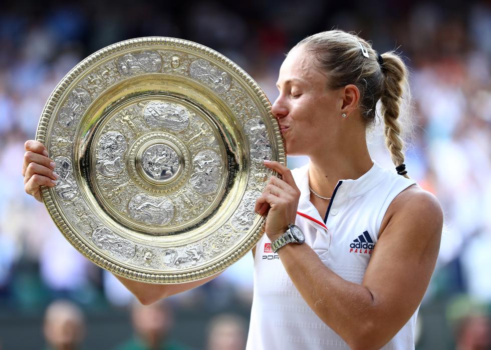 Angelique Kerber of Germany kisses the Venus Rosewater Dish 