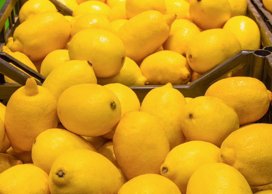A display of lemons at a grocery store