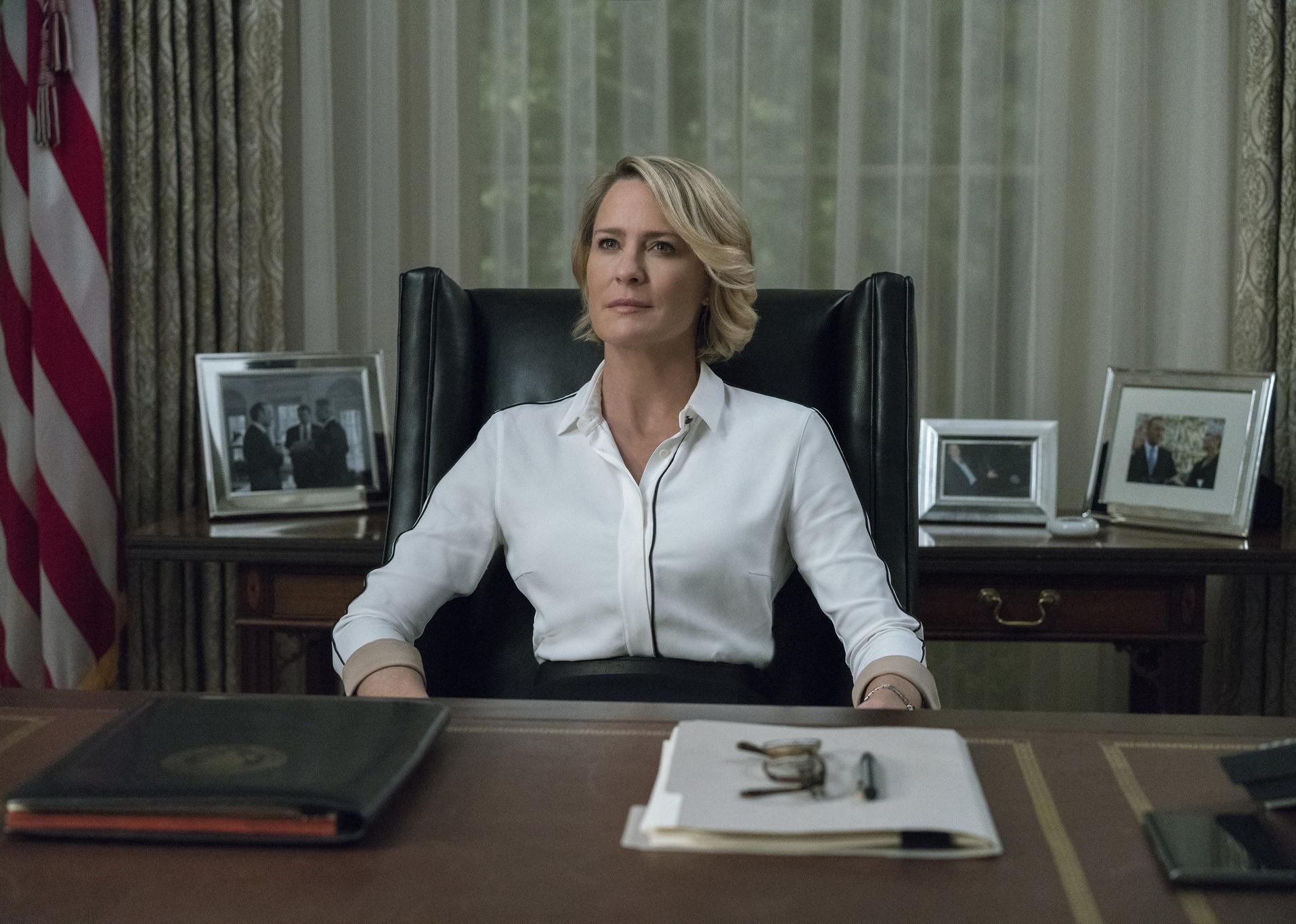 Robin Wright at the presidential desk.