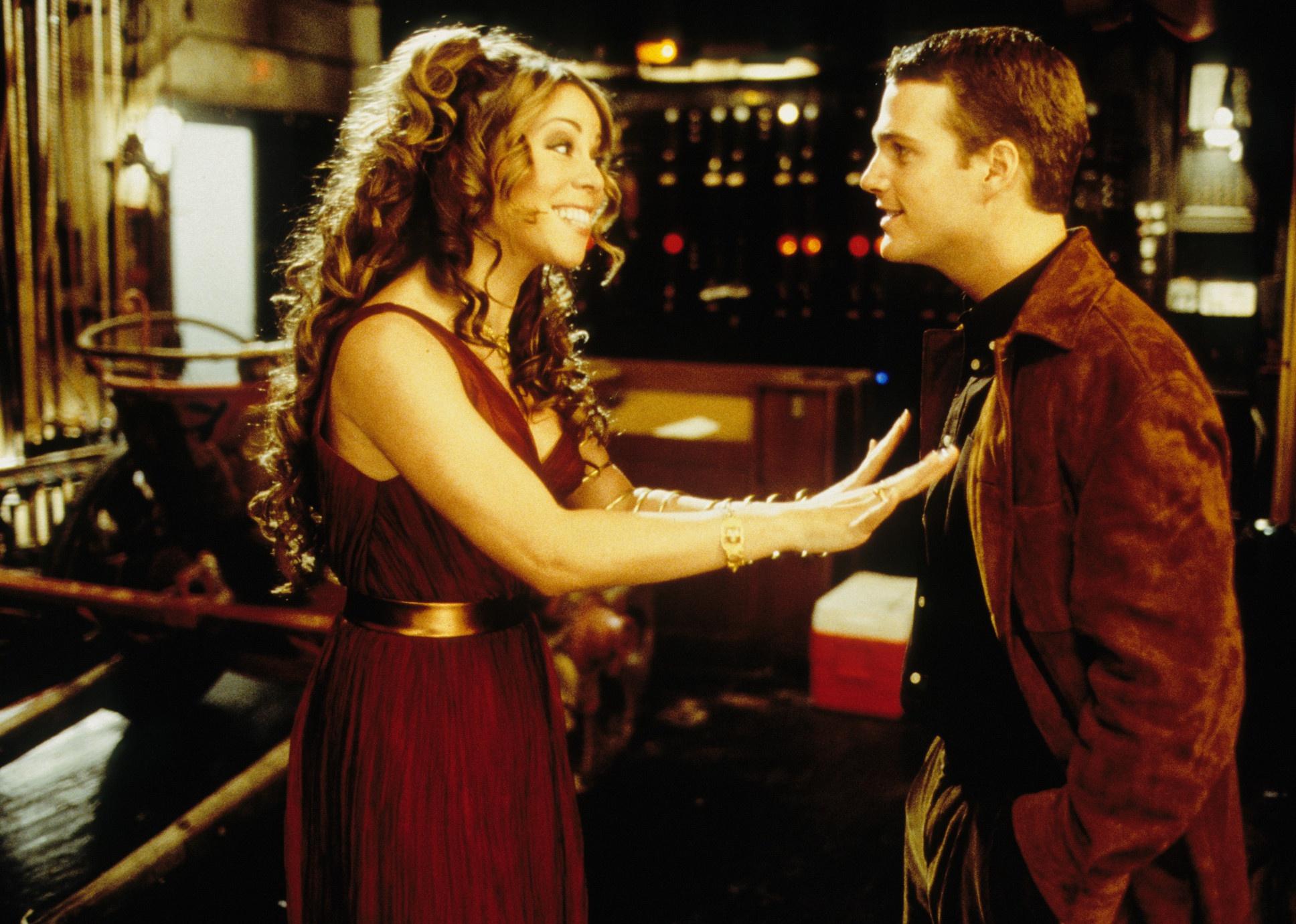 Chris O'Donnell and Mariah Carey talking and smiling.