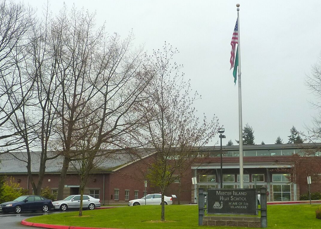 The outside front of Mercer Island school on a rainy day.