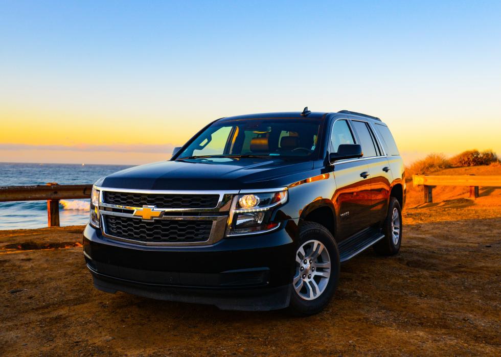 Chevrolet Tahoe pictures at sunrise
