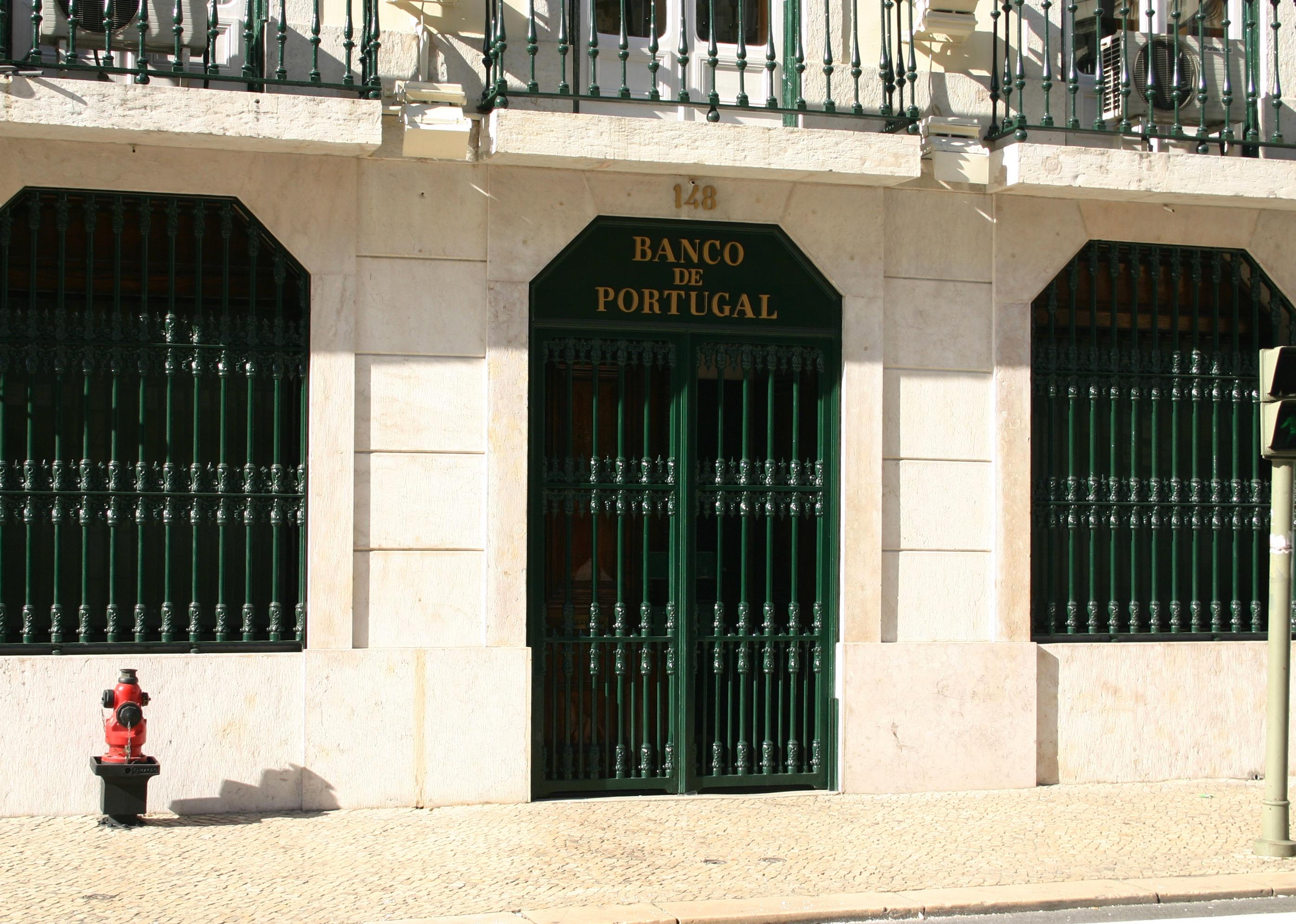 Front view of bank in Lisbon
