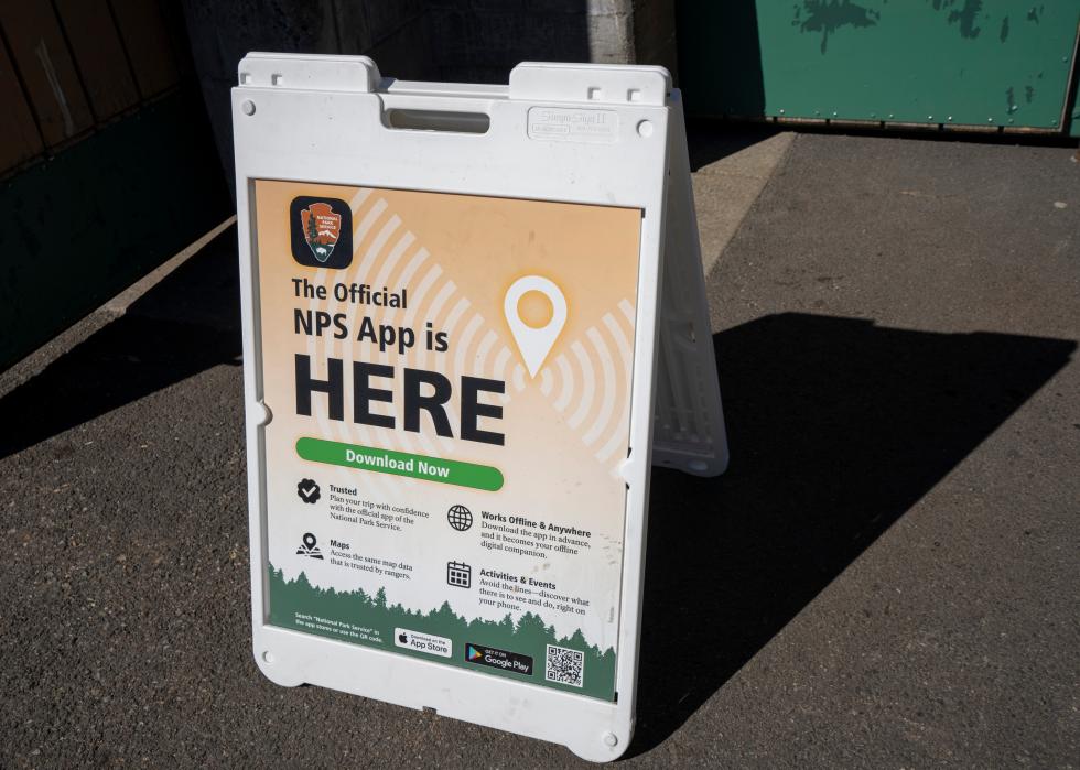 A sign advertising the official National Park Service app.
