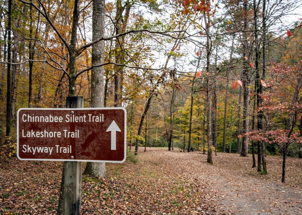 Sign pointing toward Chinnabee Silent Trail trailhead.