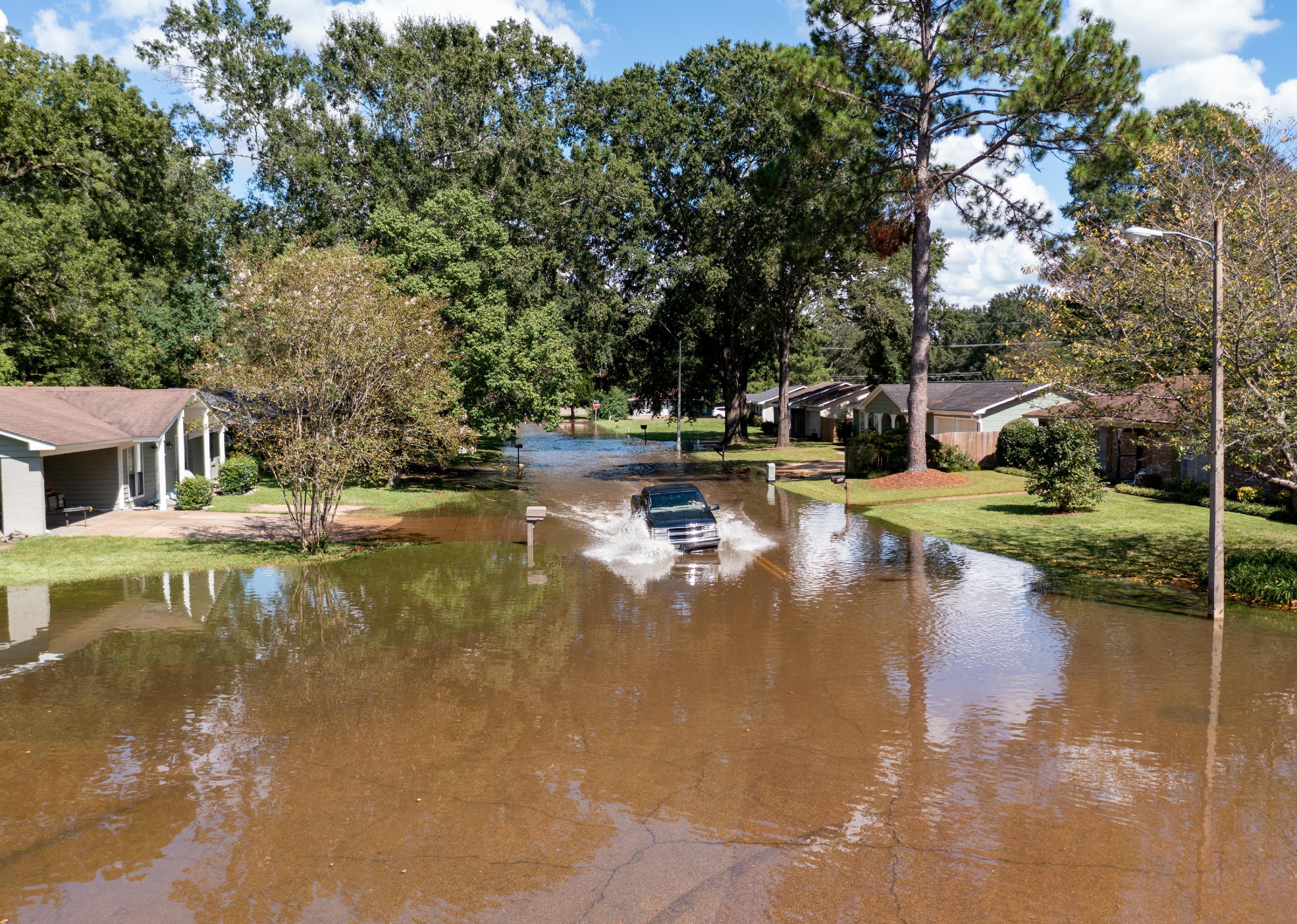 Pearl River flood water rising in neighborhoods in Jackson, MS.