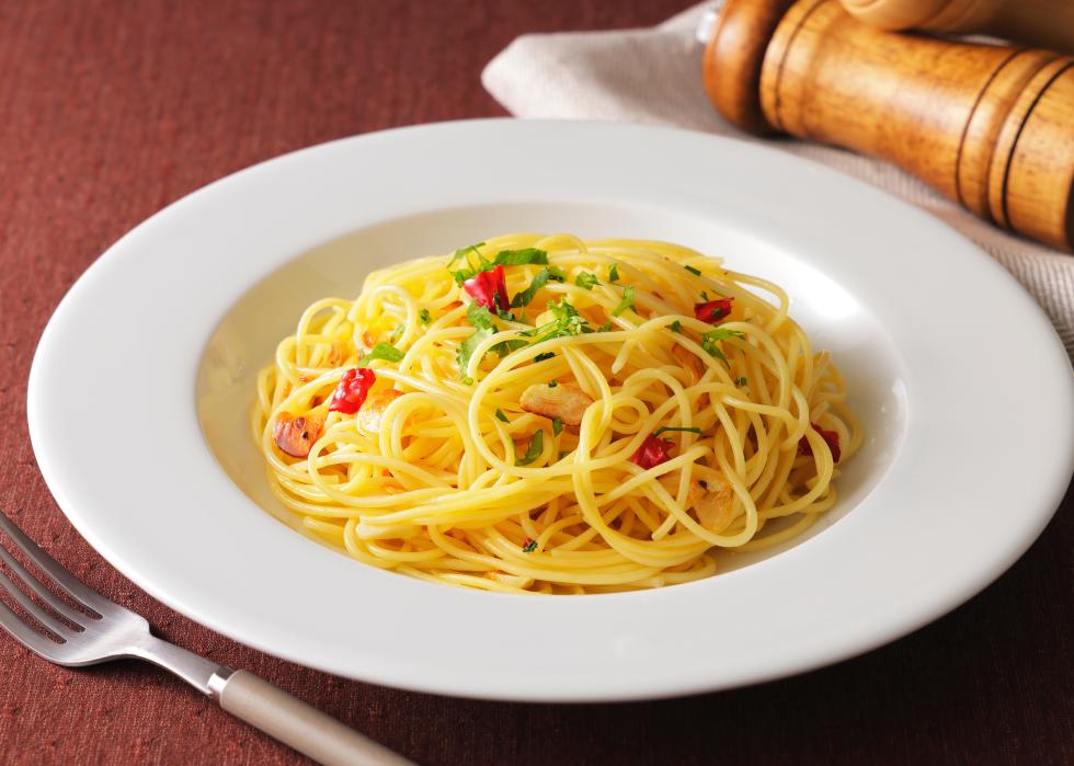 Japanese spaghetti aglio e olio in a bowl.