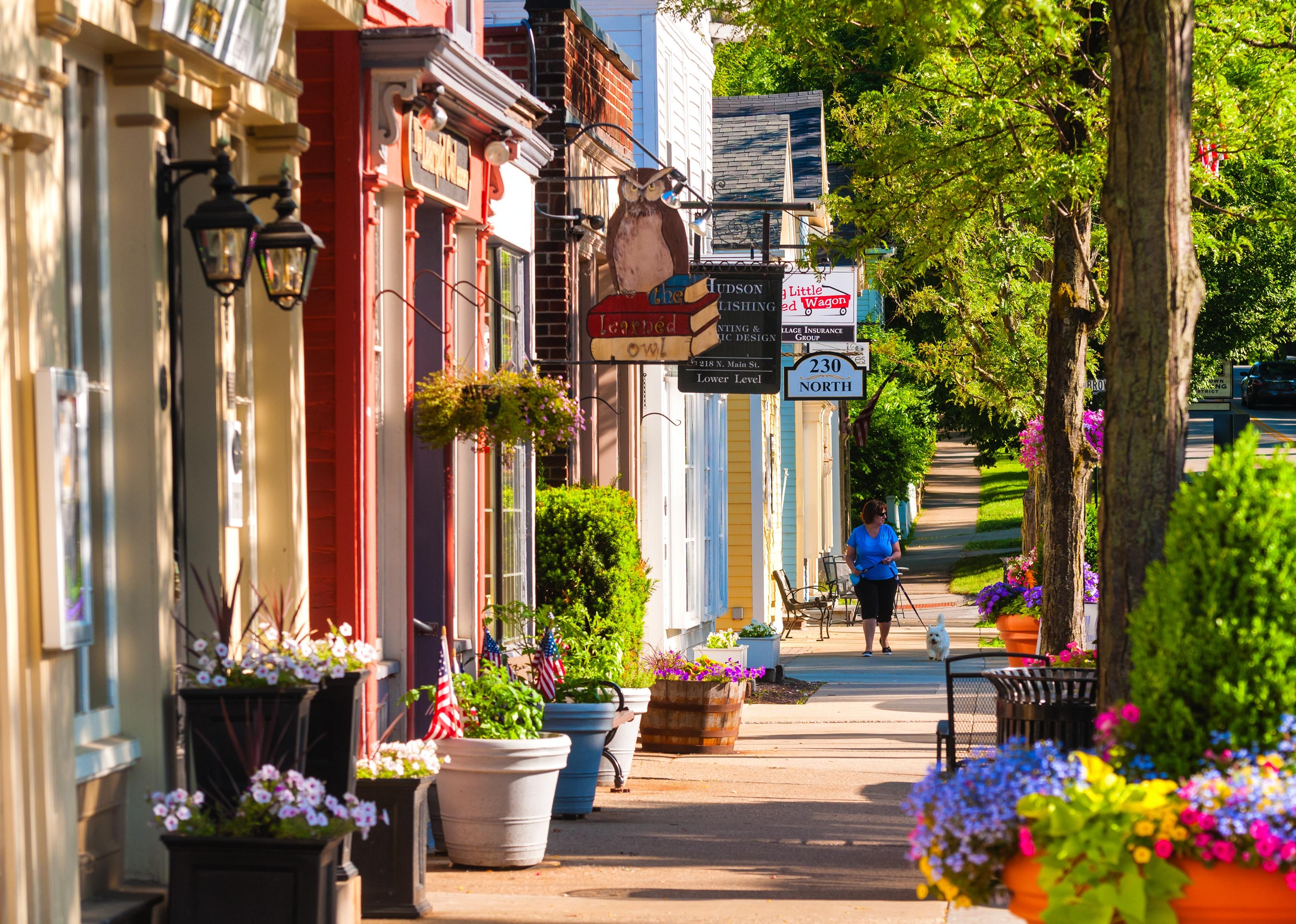 Quaint shops and businesses in Hudson, Ohio.