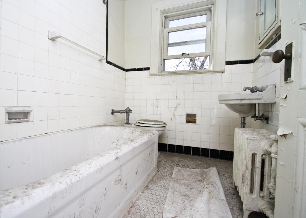 A old, filthy white bathroom