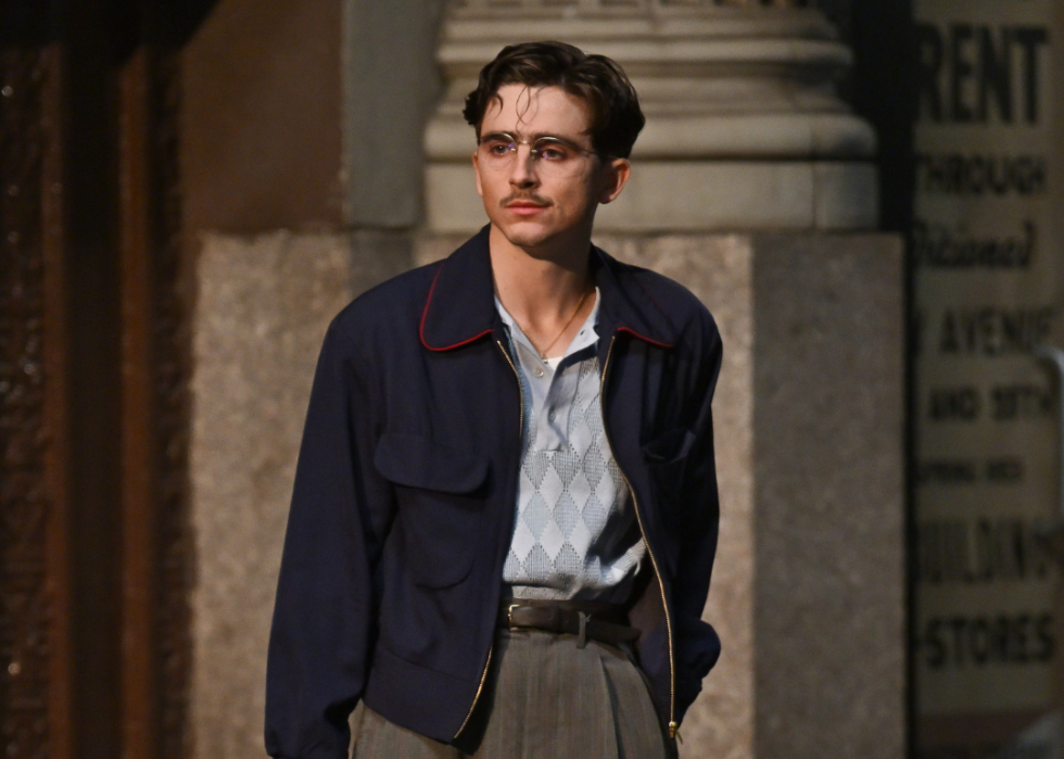  Timothée Chalamet is seen on the set of "Marty Supreme" in Midtown Manhattan, New York City. 