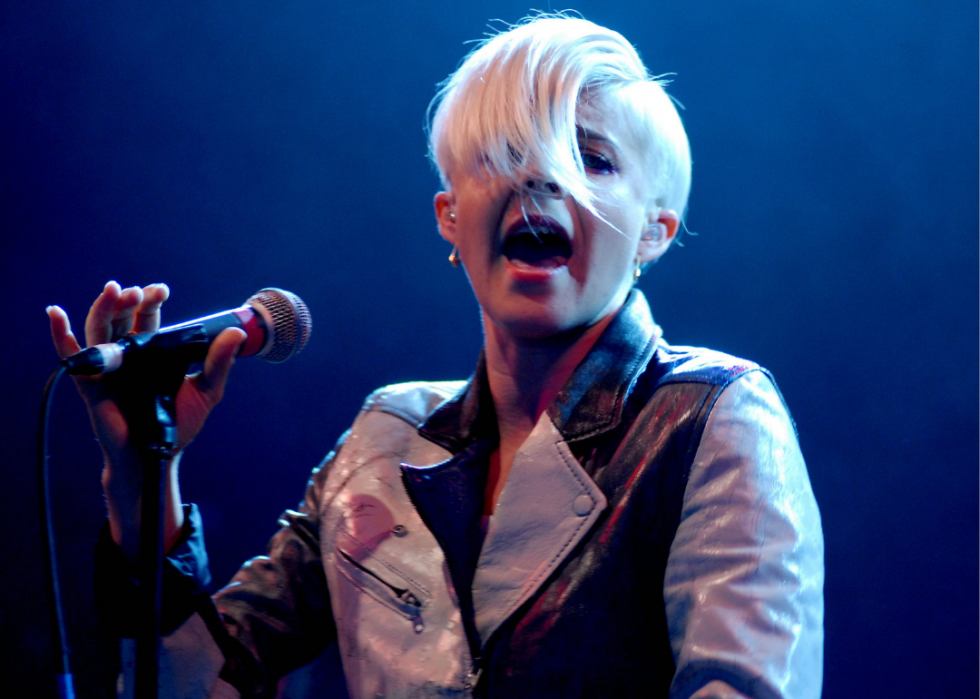 Robyn sings into a mic. 